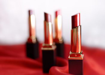 Kenapa Memakai Lipstik Malah Membuat Bibir Jadi Hitam?