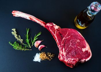 Jangan Asal Iris, Ini Tips Memotong Daging Sapi agar Empuk dan Mudah Diolah
