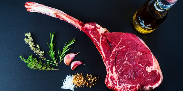 Jangan Asal Iris, Ini Tips Memotong Daging Sapi agar Empuk dan Mudah Diolah