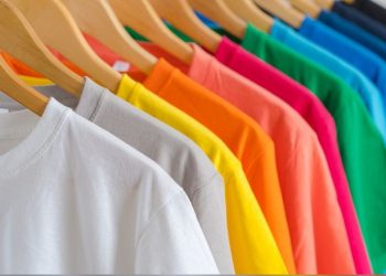 Rekomendasi Warna Baju agar Wajah Tampak Cerah