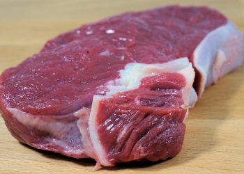 Jangan Asal Bilas, Ini Tips Mencuci Daging Kurban agar Tetap Higienis!