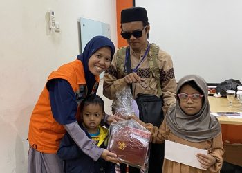 Rumah Zakat Jakarta Salurkan Bantuan Peralatan Sekolah untuk Anak-Anak Disabilitas