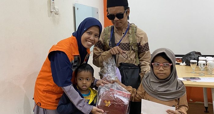 Rumah Zakat Jakarta Salurkan Bantuan Peralatan Sekolah untuk Anak-Anak Disabilitas