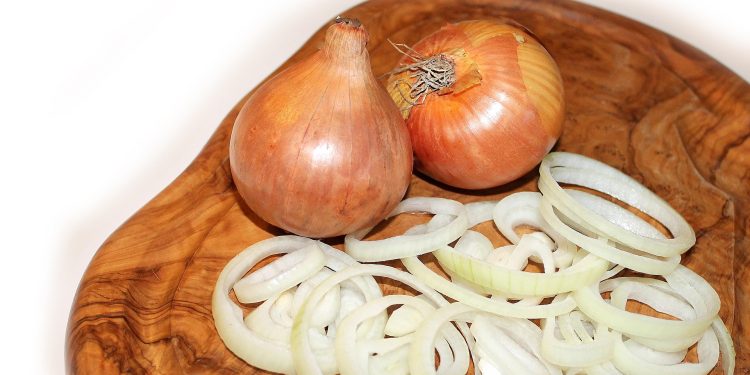 Manfaat Mengonsumsi Bawang Bombay Mentah untuk Tubuh
