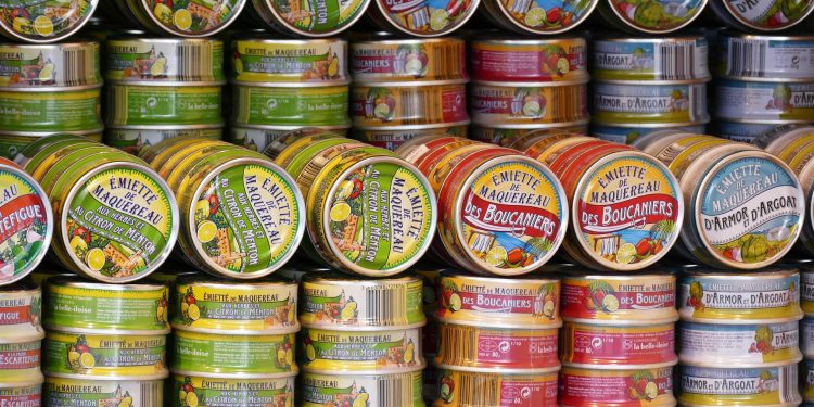 Terlalu Sering Makan Makanan Kaleng, Apa Dampaknya bagi Tubuh?