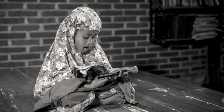 Jangan Melihat Siapa Dirimu, Lihatlah Siapa Rabbmu