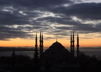 Keutamaan Menjaga Shalat Subuh dan Isya Berjamaah, Pahala Besar yang Sering Terlupakan