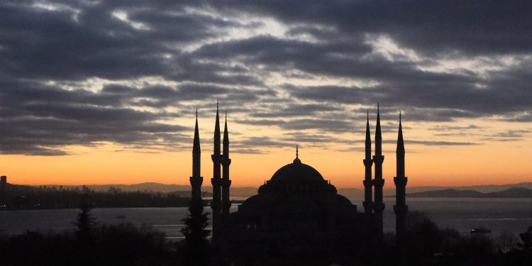 Keutamaan Menjaga Shalat Subuh dan Isya Berjamaah, Pahala Besar yang Sering Terlupakan