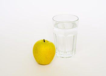 Simak Tips Ini agar Anak Mau Minum Air Putih!
