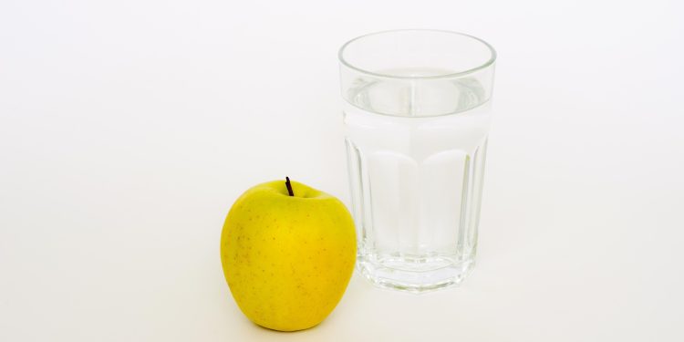 Simak Tips Ini agar Anak Mau Minum Air Putih!
