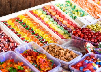 Tips Membiasakan Anak Tidak Bergantung pada Makanan dan Minuman Manis