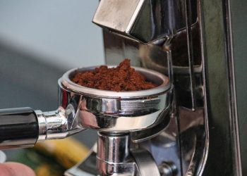 Ini Tips Menggunakan Ampas Kopi untuk Menyuburkan Tanaman