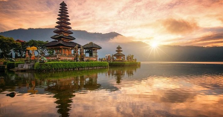Daerah Tujuan Wisata Ulun Danu Beratan Bali Dikenal Unik Bangunan Pura Mengapung Atas Danau