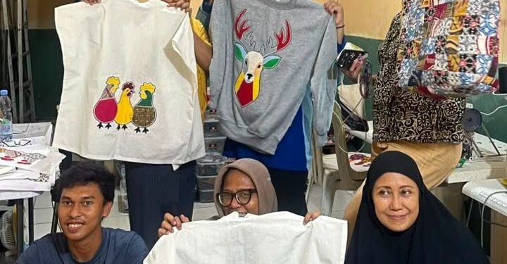 Rumah Pilah Teratai Putih Produksi Fashion Kreatif dari Kain Perca