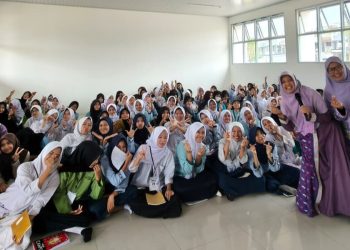 PC Salimah Jonggol Isi Materi MPLS di SMA Negeri 3 Jonggol, Tekankan Pentingnya Rasa Syukur