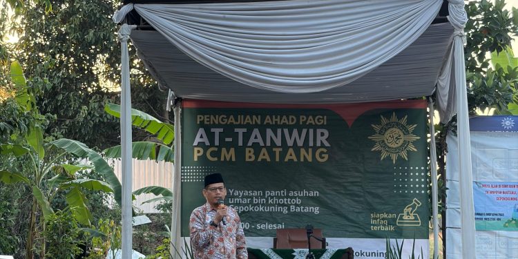 Kajian Ahad Pagi PCM At-Tanwir Batang: Sejarah Kalender Hijriah hingga Makna Wakaf Produktif