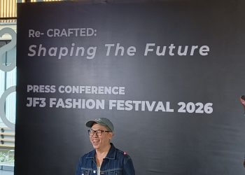 Fashion Designer Billy Tjong Rangkum Perjalanan Hidup dalam Warna Fuchsia