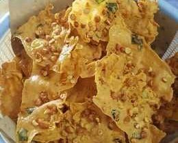 Coba Terapkan Tips Menggoreng Peyek Ini agar Hasilnya Anti Gagal
