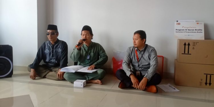 Rumah Zakat Jakarta Salurkan Al-Qur'an Braille untuk 21 Penyandang Disabilitas Tunanetra