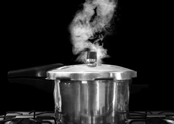 Begini Cara Memasak dengan Teknik Mengetim yang Benar agar Hasilnya Matang Sempurna