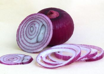Ini Tips Mengiris Bawang Merah dengan Lebih Nyaman
