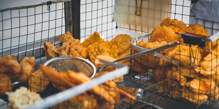 Sering Makan Gorengan? Ini Tips Mengurangi Kebiasaannya demi Tubuh yang Lebih Sehat