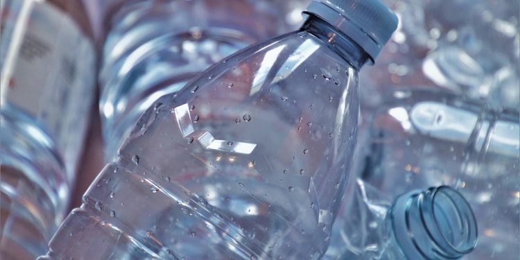 Tips Kreatif Mendaur Ulang Botol Bekas Sekali Pakai di Rumah