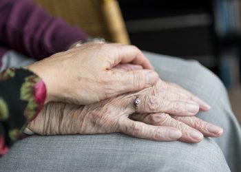 Orang Tua Tidak Sempurna, Tetapi Mereka Tetap Pantas Dihormati