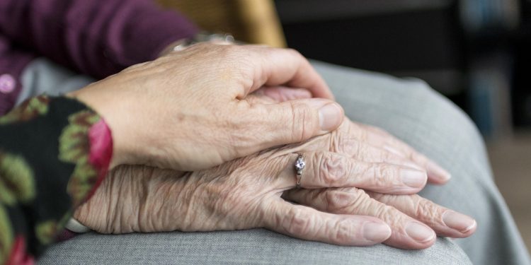 Orang Tua Tidak Sempurna, Tetapi Mereka Tetap Pantas Dihormati