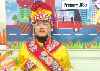 Siswa Primary JISc Kenalkan Kue Akar Kelapa Betawi Lewat Presentasi Berbahasa Inggris