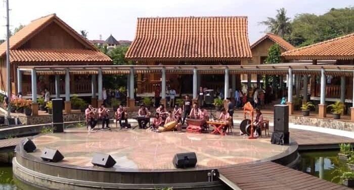 Menjelajahi Perkampungan Budaya Betawi Setu Babakan, Destinasi yang Membuat Jakarta Terasa Lebih Berwarna