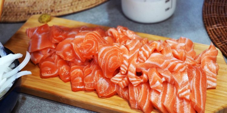 Benarkah Konsumsi Ikan Mentah Bermanfaat untuk Kesehatan Otak? Ini Penjelasan Ilmiahnya