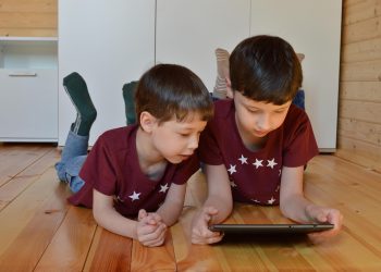 Anak Mulai Sulit Lepas dari Gadget? Ini Tips yang Bisa Dilakukan Orang Tua Sejak Dini
