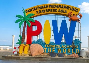Pantai Widarapayung yang Memesona Berada di Cilacap