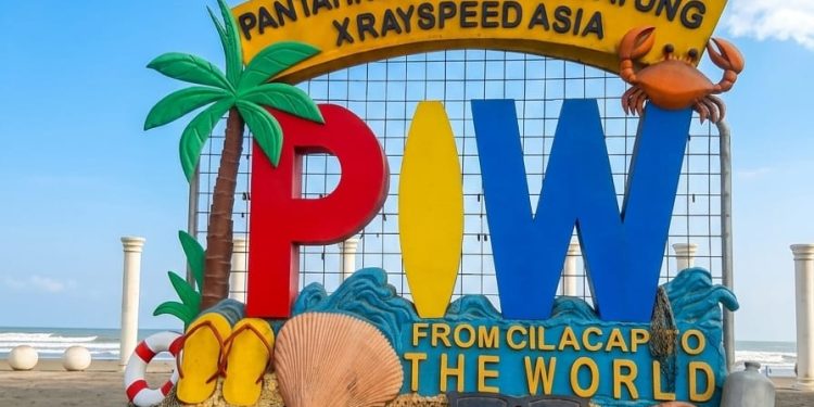 Pantai Widarapayung yang Memesona Berada di Cilacap