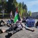 Aktivis Muda Tiduran di Jalan Pasar Unpad dan Rektorat dalam Aksi Palestina