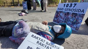 Aktivis Muda Tiduran di Jalan Pasar Unpad dan Rektorat dalam Aksi Palestina