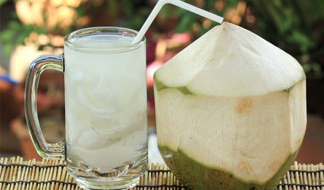 Manfaat Air Kelapa Muda untuk Ibu Hamil