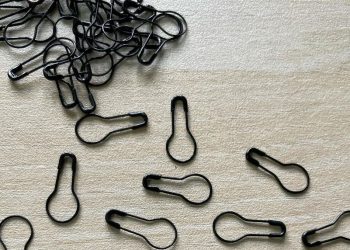 3 Jenis Peniti yang Cocok untuk Hijab, Mana yang Paling Nyaman Dipakai?