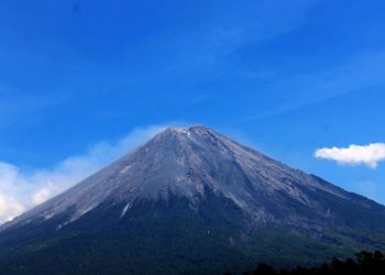 Mau Mendaki Semeru? Ini yang Perlu Diperhatikan Perempuan Berhijab agar Tetap Nyaman