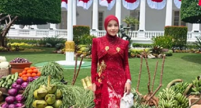 Aurelie Hermansyah Tampil Mempesona dengan Balutan Busana Tradisional di HUT RI ke-81
