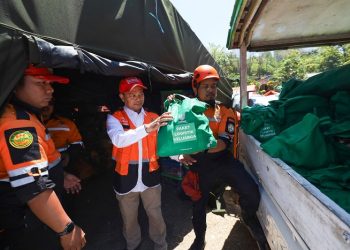 BAZNAS RI Salurkan Bantuan Paket Logistik Keluarga bagi Penyintas Gempa di NTT