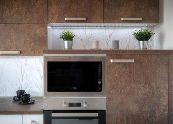 Simak Tips Perawatan Microwave yang Benar agar Tetap Awet