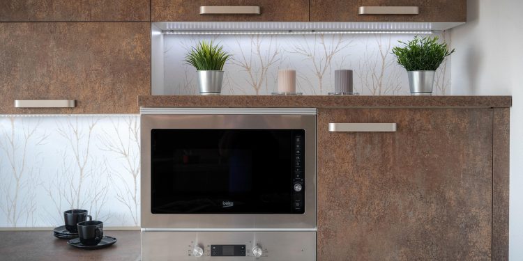 Simak Tips Perawatan Microwave yang Benar agar Tetap Awet