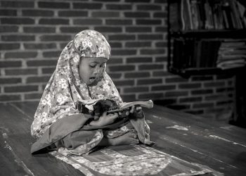 7 Tips Mengajarkan Hafalan Surah Pendek pada Anak Usia Balita, Bikin Si Kecil Cinta Al-Qur'an Sejak Dini