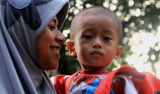 Menjadi Teladan Terbaik, Peran Ayah dan Ibu dalam Membentuk Karakter Anak