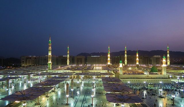 Kisah Ali bin Abi Thalib yang Memuliakan Seorang Lansia, Pelajaran Indah tentang Akhlak dan Adab