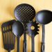 Tips Efektif Membersihkan Perabotan Dapur yang Berlemak