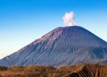 Jalur Pendakian Gunung Semeru Ditutup Total Akibat Kebakaran Hutan