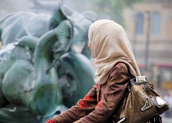 Saat Luka Tak Perlu Diketahui Orang Lain, Cukuplah Allah Menjadi Tempat Bersandar